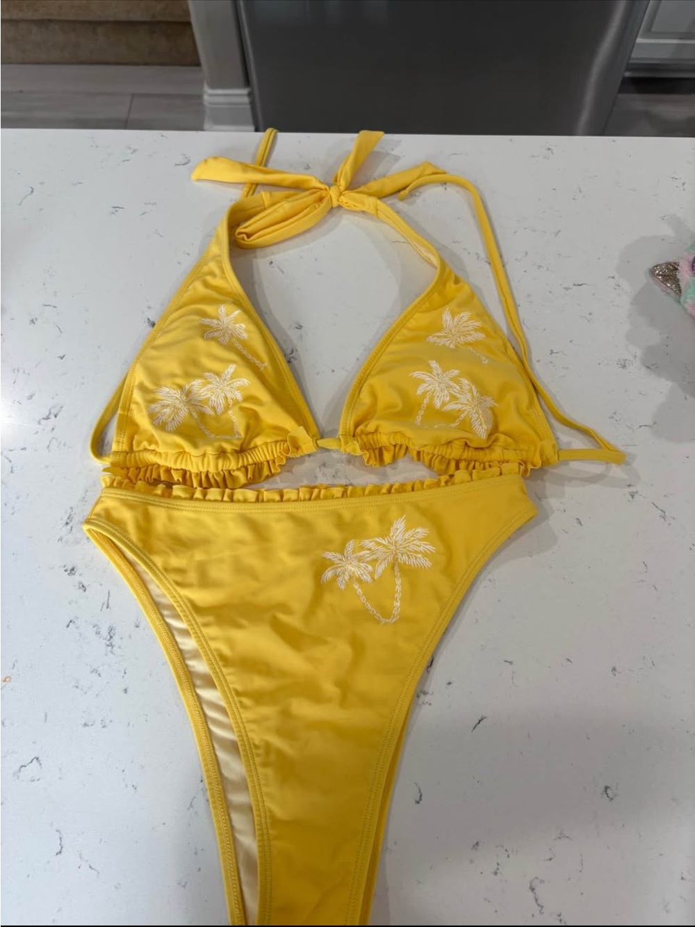 Cupshe Bright Yellow Ruffle Bikini Set - New - Picture 2 of 2